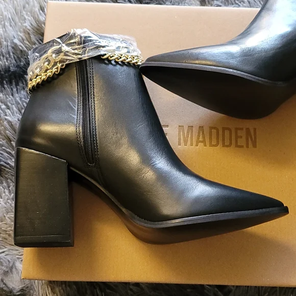 Steve Madden Perlina Black Leather Chain Booties - Picture 12 of 14